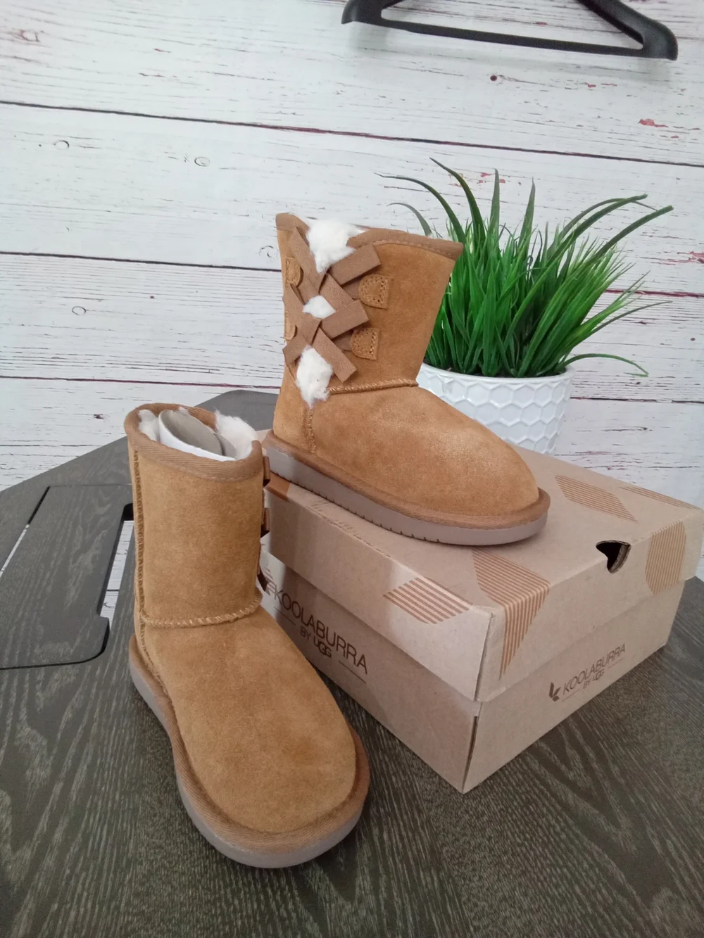 Koolaburra by UGG Victoria Short Boots Kids Size 9 Chestnut